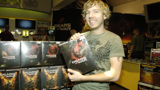 Criador de Gears of War 
considera retornar ao desenvolvimento de jogos